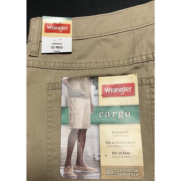 Mens Wrangler Cargo Shorts Relaxed Fit Knee Length Khaki Size 32 Reg 9.5 Inseam - Picture 1 of 11